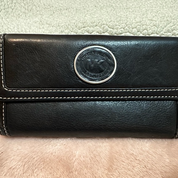 Michael Kors wallet - Picture 4 of 6